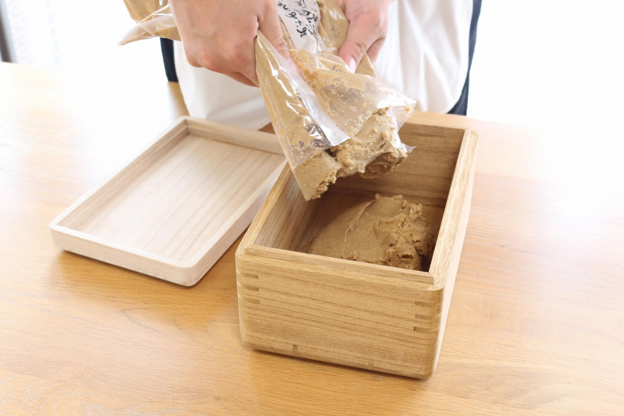 毎日かき混ぜなくていいから続けられる！桐の調湿効果で水抜きの手間