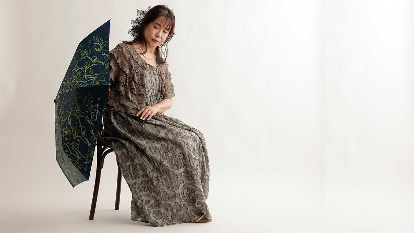 クラウドファンディングプロジェクト：復活のアーティスト柘植彩子｜「アンティークの薔薇と160gの魔法。超軽量アート傘誕生